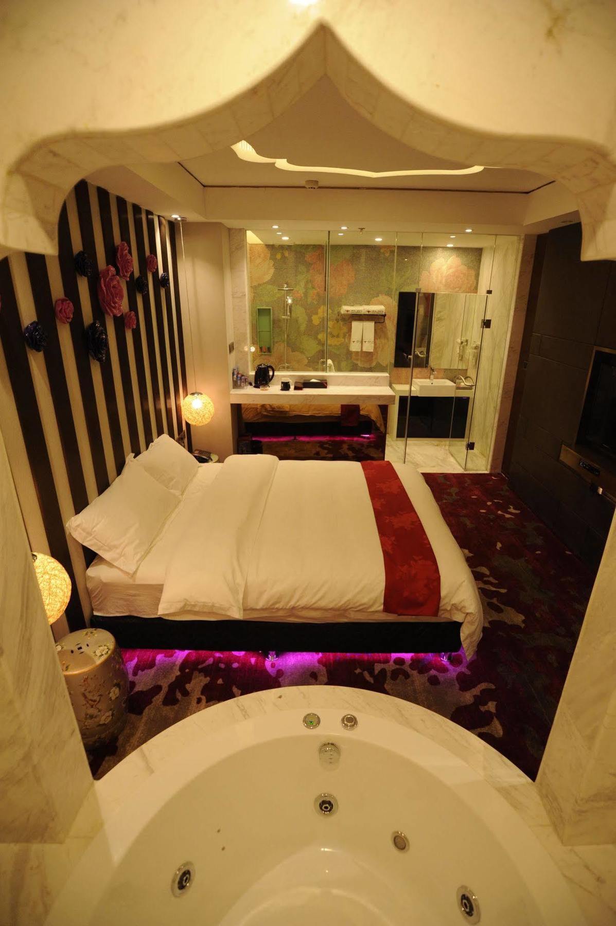 Secret Garden Hotel Гуанчжоу Экстерьер фото